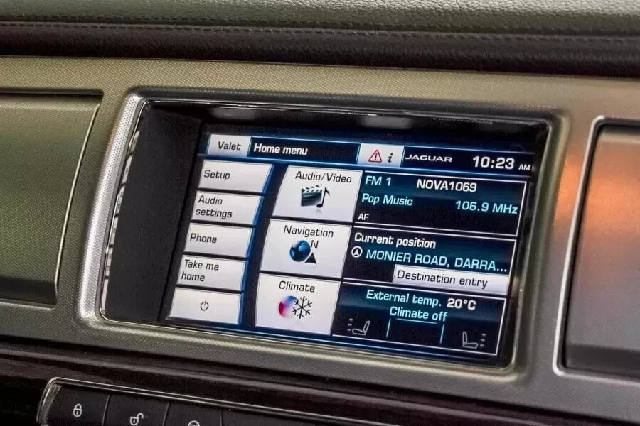 JAGUAR XF X250 APPLE CARPLAY AND ANDROID AUTO IN NOTTINGHAM